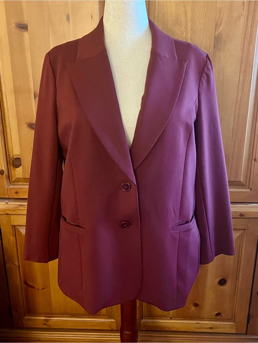 Classic Burgundy Single-Breasted Blazer Jacket. DH2 Size Large